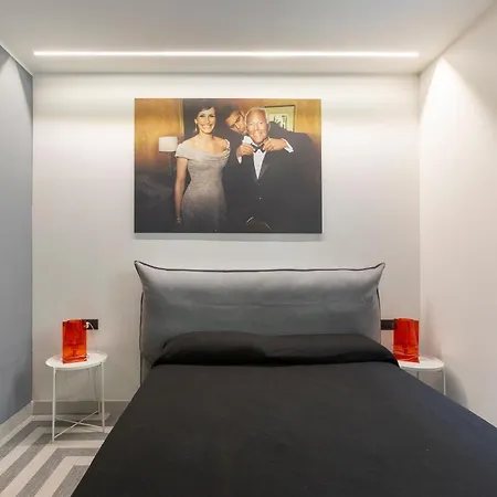 Armani House, Superior In Center Apartment