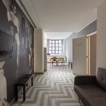 Armani House, Superior In Center Apartment *